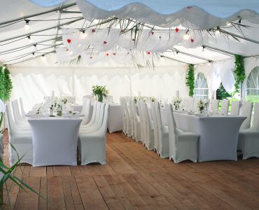 namiot zewnętrzny stół weselny
