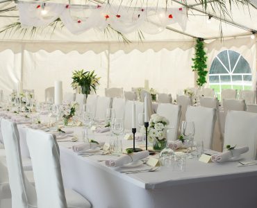 namiot zewnętrzy stół weselny